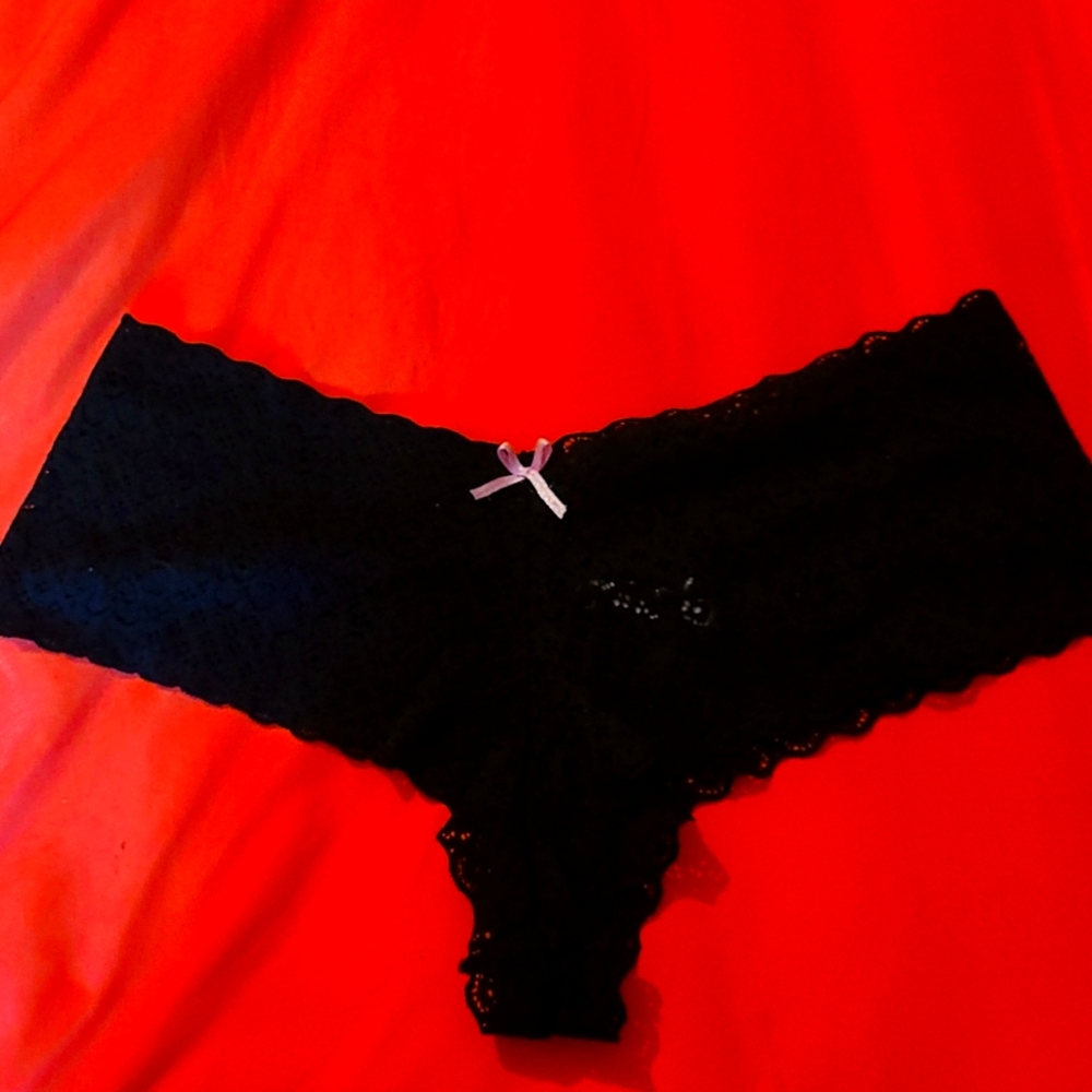 Black cheeky lace panties size L unworn